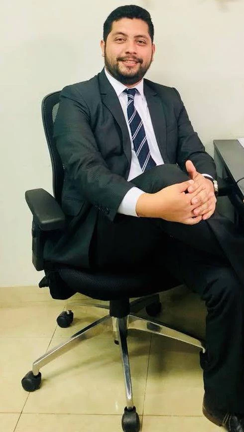 Socio Roger Reyes Luna Victoria de Legalado.com